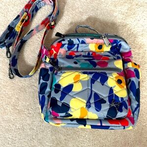 Lug alpine crossbody